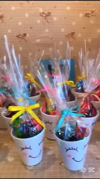 Smiley Cup Crayon Favours